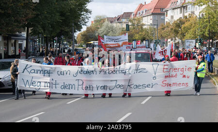 Berlin, Allemagne. 19 Sep, 2019. De nombreux employés de Siemens manifester contre la réduction prévue de plusieurs centaines d'emplois. Credit : Jörg Carstensen/dpa/Alamy Live News Banque D'Images