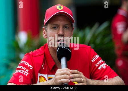 Marina Bay, Singapour. 19 Sep 2019. 19 septembre 2019 ; le circuit de Marina Bay, Marina Bay, Singapour ; la Formule Un, jour de l'arrivée ; le nombre 5 Sebastian Vettel Scuderia Ferrari au cours d'une entrevue : Action Crédit Plus Sport Images/Alamy Live News Banque D'Images