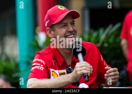 Marina Bay, Singapour. 19 Sep 2019. 19 septembre 2019 ; le circuit de Marina Bay, Marina Bay, Singapour ; la Formule Un, jour de l'arrivée ; le nombre 5 Sebastian Vettel Scuderia Ferrari au cours d'une entrevue : Action Crédit Plus Sport Images/Alamy Live News Banque D'Images