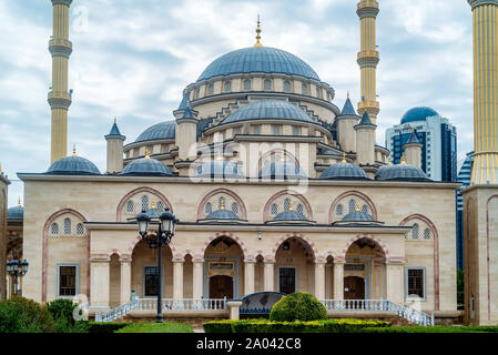 Belle vue sur la Mosquée Akhmad Kadyrov ou le coeur de la Tchétchénie à Grozny, en Tchétchénie, la Russie. Banque D'Images