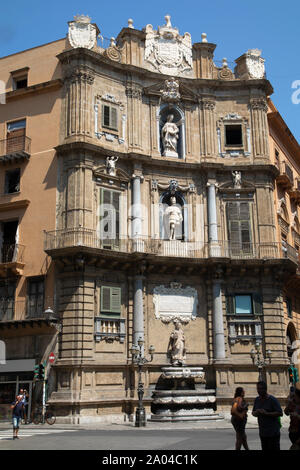 Bâtiment de la place Quattro Canti à Palerme Banque D'Images