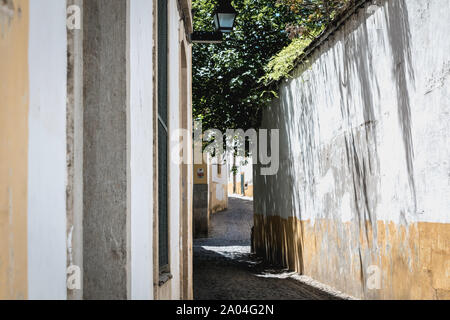 Evora, Portugal - 5 mai 2018 : Maison typique de l'architecture de détails centre ville historique un jour de printemps Banque D'Images