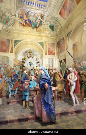 Ponce Pilate se lave les mains de la mise à mort de Jésus-Christ. Statues de Giovanni d'Enrico. Mont Sacré de Varallo Sesia. Italie. Banque D'Images