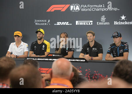 Singapour, Mercedes Lewis Hamilton. 19 Sep, 2019. La McLaren de Lando Norris, Daniel Ricciardo Renault Mercedes, Lewis Hamilton, Haas' Romain Grosjean et Williams' Robert Kubica (G à D) d'assister les pilotes de course pré-conférence de presse de la F1 Grand Prix de Singapour s'est tenue à la F1 Pit Building à Singapour le 19 septembre 2019. Credit : Puis Chih Wey/Xinhua/Alamy Live News Banque D'Images