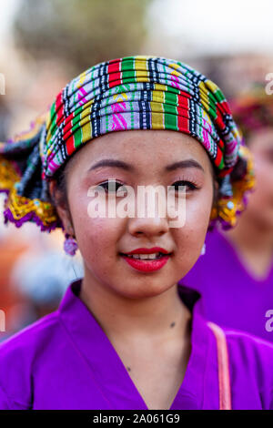 Une jeune femme de la Shan (ou Tai Yai) Groupe Ethnique au Festival de la Pagode Kakku Taunggyi, Shan State, Myanmar. Banque D'Images