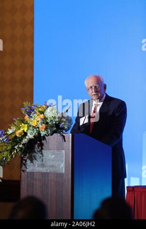 New York, USA. 18 Sep, 2019. Timothy Regan, un premier vice-président de Corning, prononce un discours lors du forum de New York, États-Unis, 18 septembre 2019. Le centre de la Chine, la province du Hubei et certaines entreprises américaines ont signé plus d'une douzaine d'accords d'ici le mercredi, l'exploration de nouvelles occasions d'autres formes de coopération. Une délégation du Hubei a tenu un forum de coopération commerciale et économique, qui a été suivi par plus de 300 invités et des représentants de l'ensemble des États-Unis. Credit : Zhang Mocheng/Xinhua/Alamy Live News Banque D'Images