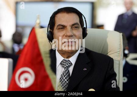 Ouverture du sommet de l'Union africaine à Tripoli. Dans l'image le Président Tunisien Zine al-Abidine Ben Ali (090831) - Tripoli, 31 août 2009 - Le Président tunisien Zine al-Abidine Ben Ali assiste à un sommet de l'UA tenu à Tripoli, capitale de la Libye, le 31 août 2009. Chefs d'état et de gouvernement des 53 pays de l'Union africaine (UA) a donné le coup d'un sommet spécial en Libye le lundi pour s'attaquer à des situations de conflits régionaux, notamment en Somalie, au Soudan au Darfour et dans la région des Grands Lacs. (Hamza Turkia) (MSQ) (Hamza Turkia/Xinhua/Fotogramma, TRIPOLI/sem - allemand - 2009-08-31) ps la photo est usabl Banque D'Images