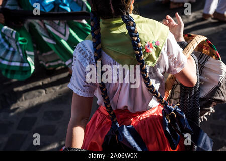 28 juillet 2019 : une femme mexicaine habillé de façon traditionnelle dans un défilé pendant le festival Guelaguetza à Oaxaca, Mexique Banque D'Images