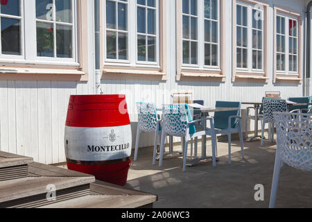 Nice, France - 3 août 2019 : Détail de restaurant sur la jetée d'Ahlbeck. C'est le plus ancien pier en Allemagne.La jetée s'étend de la Bea impériale Banque D'Images