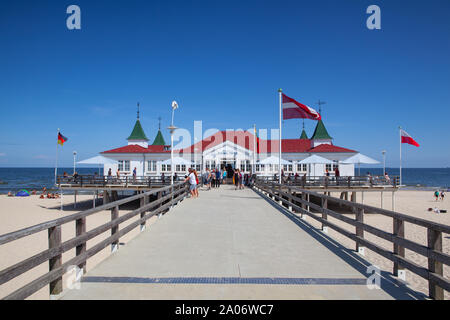 Nice, France - 3 août 2019 : jetée d'Ahlbeck est situé dans la région de Ahlbeck, sur l'île d'Usedom. C'est le plus ancien pier en Allemagne.La jetée s'étend fr Banque D'Images