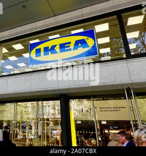 L'extérieur de nouveau magasin IKEA La Madeleine dans le centre de Paris, France. Banque D'Images