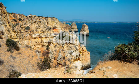 Vue panoramique, près de Ponta da Piedade Lagos en Algarve, Portugal. Banque D'Images