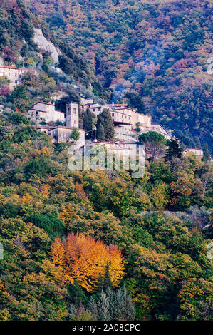 Petit village dans les Alpes Apuanes, célèbre pour l'extraction de marbre Banque D'Images