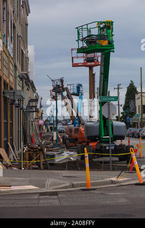 Plusieurs remontées mécaniques utilisés à l'extérieur d'un nouveau bâtiment en construction à Steveston British Columbia Canada Banque D'Images