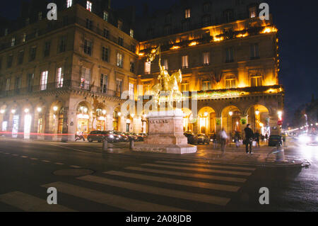 Statue en or de Jeanne d'Arc à partir de 1874, place des Pyramides, Paris France Banque D'Images