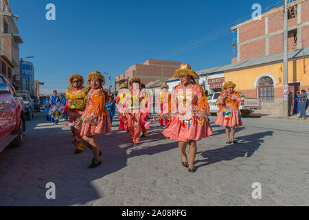 Festival annuel honorant la Vierge Urkupiña, Uyuni, Potosi, Bolivie, district de l'Amérique latine Banque D'Images