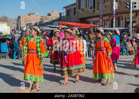 Festival annuel honorant la Vierge Urkupiña, Uyuni, Potosi, Bolivie, district de l'Amérique latine Banque D'Images