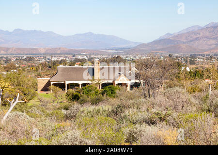 Kokerboom salon de thé et restaurant, le lieu de fonction, au désert du Karoo National Botanical Garden, Worcester, Western Cape, Afrique du Sud avec la ville b Banque D'Images