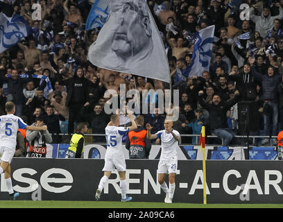 Kiev, Ukraine. 19 Sep, 2019. VITALIY BUYALSKIY de Dynamo Kiev (C-R) célèbre après avoir marqué un but au cours de l'UEFA Europa League - phase de groupes de la saison 2019-2020, match de football au stade Olimpiyskiy à Kiev, Ukraine, le 19 septembre 2019. Crédit : Serg Glovny/ZUMA/Alamy Fil Live News Banque D'Images