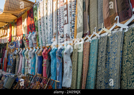 Boutiques de souvenirs dans la ville d'Edfou. L'Égypte. Afrique du Sud Banque D'Images