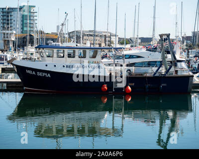 Navire de Recherche Marine Biological Association 'Sepia' dans le port de Sutton, Plymouth, UK Banque D'Images