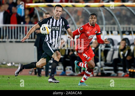 BELGRADE, 19-09-2019 , Partizan Stadium, Europa League Football la saison 2019 / 2020. AZ player Myron Boadu (R) au cours du jeu Partizan Belgrade - AZ. Banque D'Images