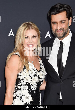 HOLLYWOOD, CA - le 18 septembre : Donnie Keshawarz (R) et l'invité assister à la première mondiale de la 20th Century Fox's 'Ad Astra' au Cinerama Dome le 18 septembre 2019 à Los Angeles, Californie. Banque D'Images