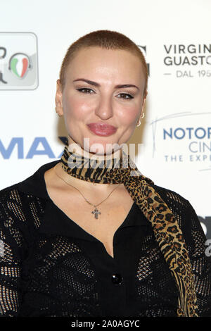 Sesto San Giovanni (MI), inauguration de la nouvelle "Notorius Cinemas multiplex. Dans l'image : Arisa Banque D'Images