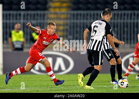 BELGRADE, 19-09-2019 , Partizan Stadium, Europa League Football la saison 2019 / 2020. Jordy Clasie AZ player (L) pendant le jeu Partizan Belgrade - AZ. Banque D'Images