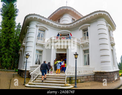 Trabon / Turquie - 05 août 2019 : vue extérieure de l'hôtel particulier d'Ataturk à Trabzon. Ancienne résidence d'Kapagiannidis. De nos jours, il est très populaire pour Banque D'Images