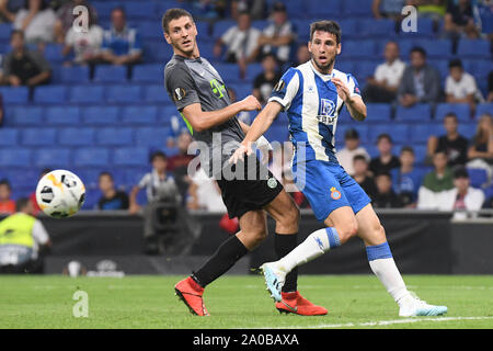 Barcelone, Espagne. 19 Sep, 2019. Jonathan Calleri de RCD Espanyol et Lasha Dvali de Ferencvaros pendant le match RCD Espanyol v Ferencvaros TC, de l'UEFA Europa League, groupe étape. RCDE Stadium. Barcelone, Espagne, 19 Sep 2019. Barcelone, 19-09-2019. L'UEFA Europa League, Date 1. RCD Espanyol - Ferencvaros. Jonathan Calleri de RCD Espanyol et Lasha Dvali de Ferencvaros : Crédit Photos Pro/Alamy Live News Banque D'Images