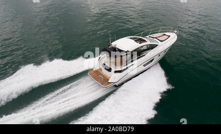 Beneteau Gran Turismo 40 motor yacht. Banque D'Images