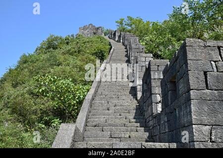 Grande Muraille de Chine du Sud est situé à proximité de Huangsiqiao ville ancienne, environ 10 km de Fenghuang County dans la province du Hunan en Chine. Banque D'Images