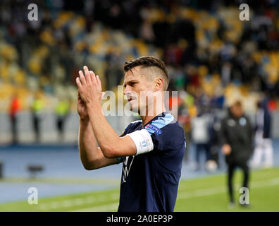 Kiev, Ukraine. 19 Sep, 2019. Markus Rosenberg de Malmö FF fans applaudissent après l'UEFA Europa League 2019/2020 phase groupe football match jour 1 jeu, entre Malmö FF Suédois et Ukrainiens FC Dynamo Kyiv, les CSN stade Olimpiyskiy. (Score final : Dynamo Kiev 1-0 Malmö FF) Credit : SOPA/Alamy Images Limited Live News Banque D'Images