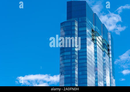 Boston Commons immeuble ancien avec façade de briques, l'église et de verre fenêtre sky scraper New England Banque D'Images