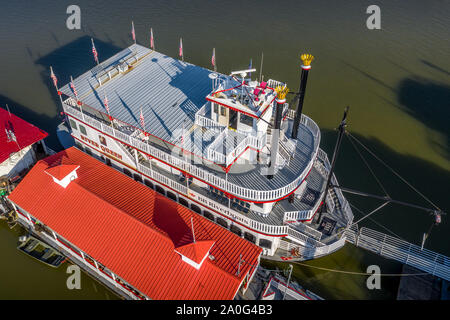 Vieux bateaux à vapeur amarré sur la rivière Ohio à Newport Vermont en face de Cincinnati Banque D'Images