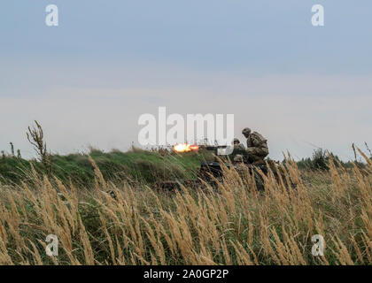 Soldats affectés à l'entreprise Delta, 1er Bataillon, 26e Régiment d'infanterie, engager la force d'opposition (OPFOR) au cours d'un exercice de tir réel réalisée dans le cadre de l'évolution rapide à la formation au combat 2019 Trident, Center-Yavoriv 16 septembre 2019. Banque D'Images