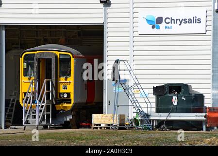 Transport pour le pays de Galles class 153 dmu Super Sprinters en rénovation à Chrysalis Rail, Long Marston, Warwickshire Banque D'Images