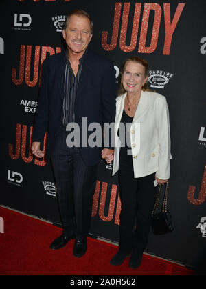 Los Angeles, USA. 19 Sep, 1919. Maxwell Caulfield, Juliet Mills arrive à l'hôtel la première de Roadside Attraction's 'judy' à Samuel Goldwyn Theatre le 19 septembre 1919 à Beverly Hills, Californie. Credit : Tsuni/USA/Alamy Live News Banque D'Images