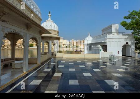 Lake Palace Hotel avec vue sur City Palace, Udaipur, Rajasthan, Inde Banque D'Images