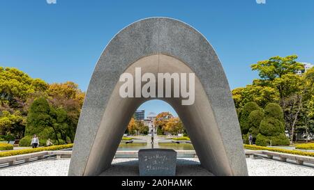 Cénotaphe pour les victimes de la bombe atomique, Hiroshima du cénotaphe, victimes Hiroshima Peace Park, parc de la paix, Hiroshima, Japon Banque D'Images