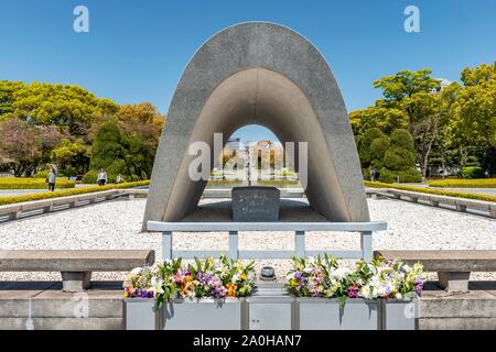 Cénotaphe pour les victimes de la bombe atomique, Hiroshima du cénotaphe, victimes Hiroshima Peace Park, parc de la paix, Hiroshima, Japon Banque D'Images