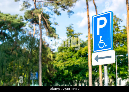 Panneau routier néerlandais : stationnement pour handicapés Banque D'Images