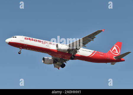 Vilnius, Lituanie - 23 avril : Atlas avion Airbus A321 à l'échelle mondiale le 23 avril 2019 à Vilnius en Lituanie. Banque D'Images