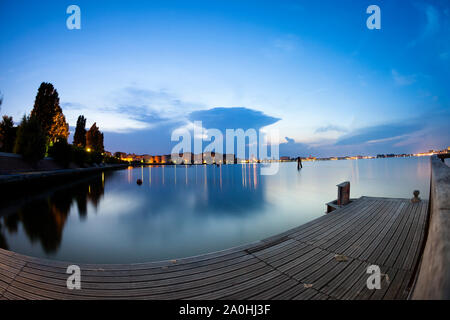 Port de Laguna de Chioggia au coucher du soleil. Venise, Italie, Canon EOS 5D Mark II EF 15 mm F2.8 fisheye Banque D'Images