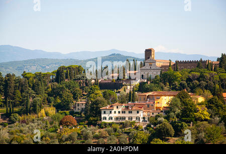 Belle vue sur l'église de San Miniato al Monte de Forte Belvedere à Florence, Toscane, Italie Banque D'Images
