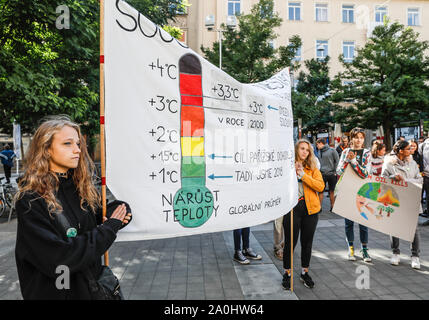 Brno, République tchèque. Sep 20, 2019. Grève des étudiants pour une meilleure protection du climat et de l'abaissement des émissions, à Brno, en République tchèque, le vendredi 20 septembre, 2019. Credit : Monika Hlavacova/CTK Photo/Alamy Live News Banque D'Images