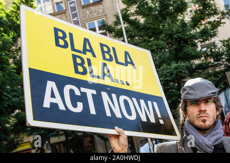 Brno, République tchèque. Sep 20, 2019. Grève des étudiants pour une meilleure protection du climat et de l'abaissement des émissions, à Brno, en République tchèque, le vendredi 20 septembre, 2019. Credit : Monika Hlavacova/CTK Photo/Alamy Live News Banque D'Images