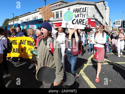 Southampton, UK 20 septembre 2019. Rébellion d'extinction et le changement climatique les militants dans les rues de Southampton, dans le cadre de la grève de protestation mondial international. Stuart Martin Crédit/Alamy Live News Banque D'Images