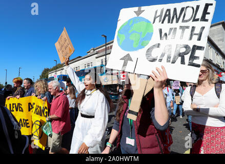 Southampton, UK 20 septembre 2019. Rébellion d'extinction et le changement climatique les militants dans les rues de Southampton, dans le cadre de la grève de protestation mondial international. Stuart Martin Crédit/Alamy Live News Banque D'Images